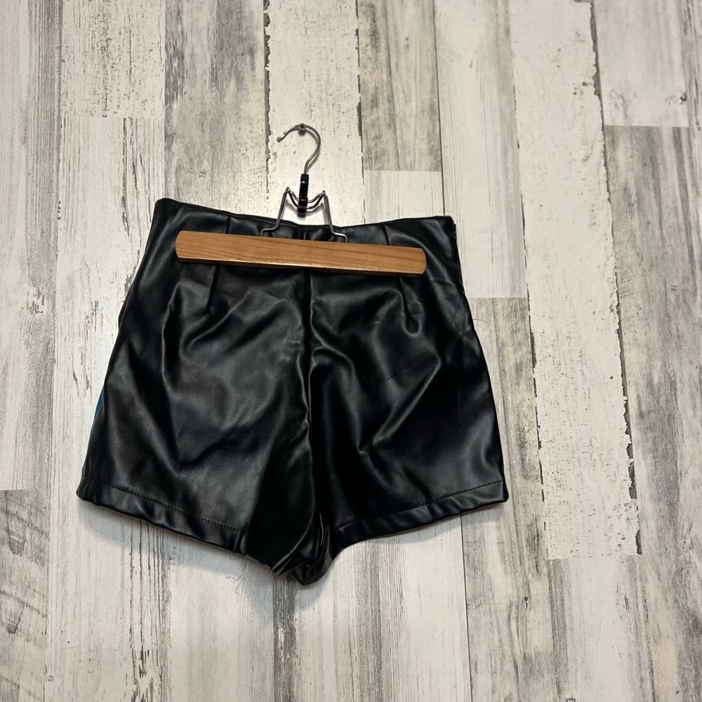 Shorts   - Picture 3 of 5
